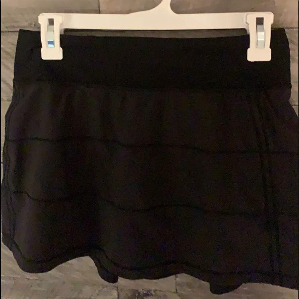 black lululemon skirt